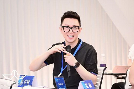 章洪智:“娃娃脸”医生对皮肤健康管理的“探索求真” 章洪智:“娃娃脸”医生对皮肤健康管理的“探索求真”