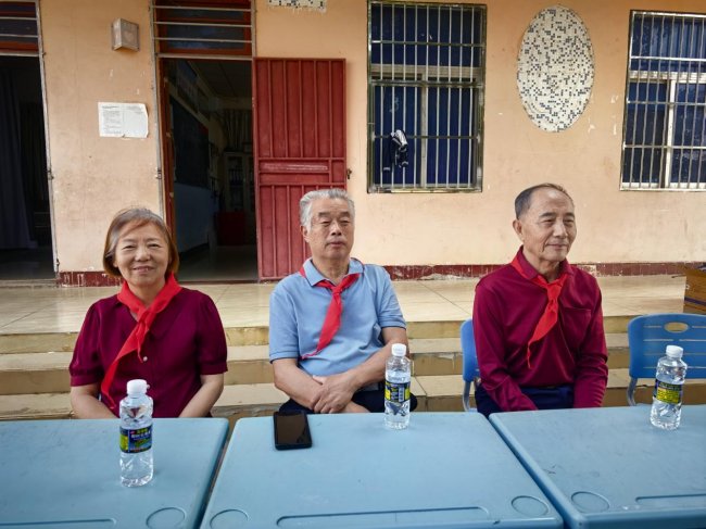 澄迈候鸟人才卞家森老师爱心赠书暨公益爱心课外辅导员 澄迈候鸟人才卞家森老师爱心赠书暨公益爱心课外辅导员